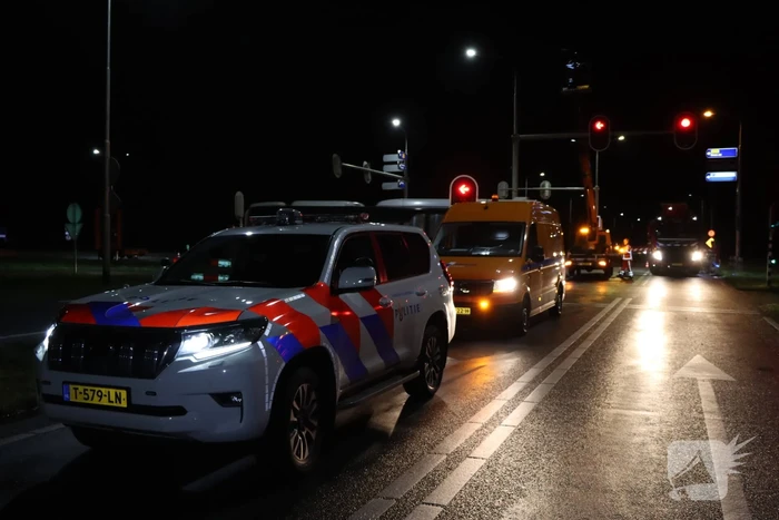 Wegwerker gered door brandweer