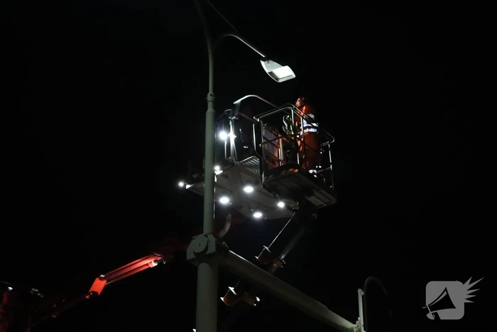 Wegwerker gered door brandweer