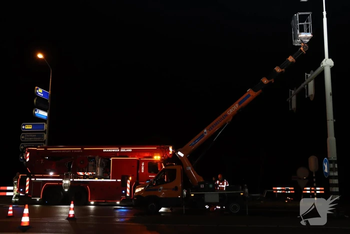 Wegwerker gered door brandweer