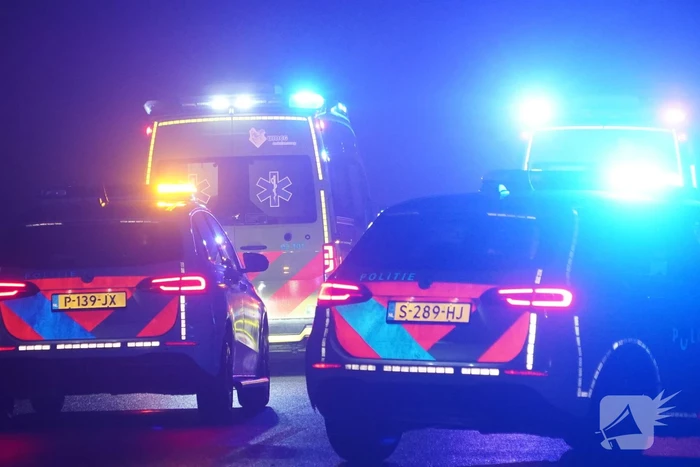 Brandweer bevrijdt slachtoffer uit auto