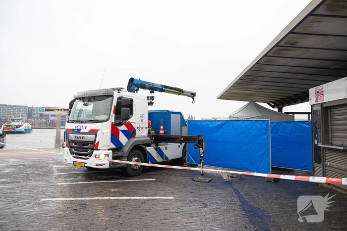 Overleden persoon aangetroffen in het water