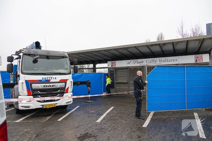 Overleden persoon aangetroffen in het water