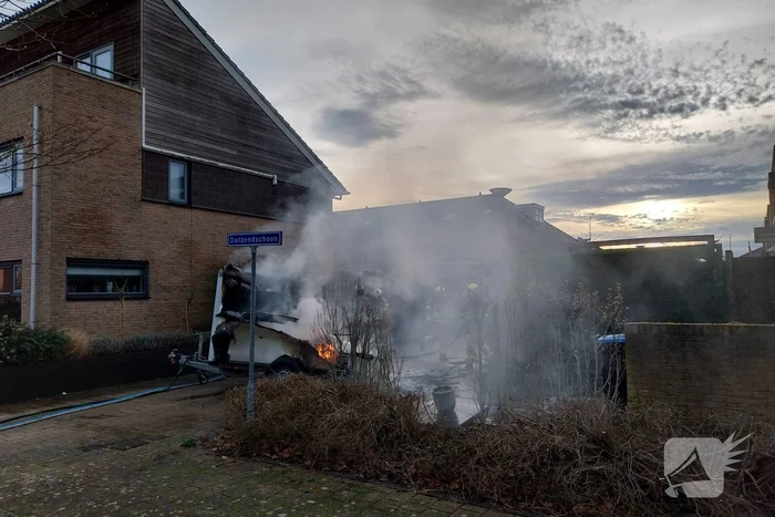 Aanhanger volledig in lichterlaaie