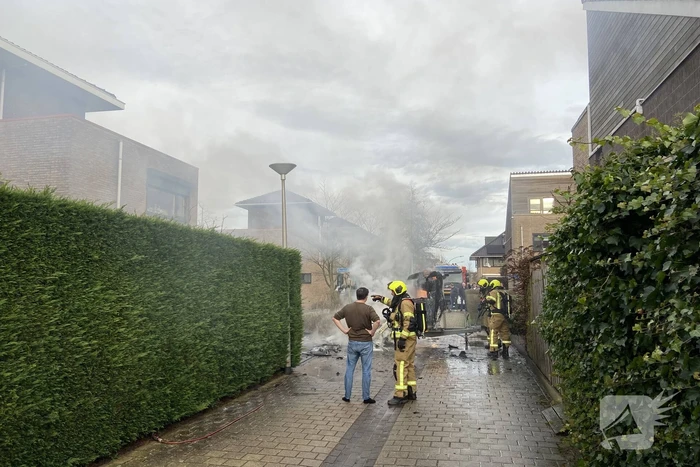 Aanhanger volledig in lichterlaaie