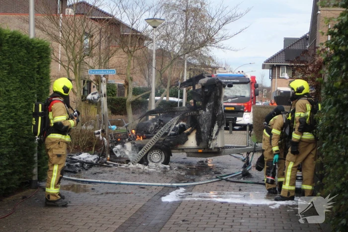 Aanhanger volledig in lichterlaaie