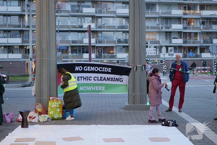Sitdown-actie tijdens Pro-Palestina demonstratie bij treinstation