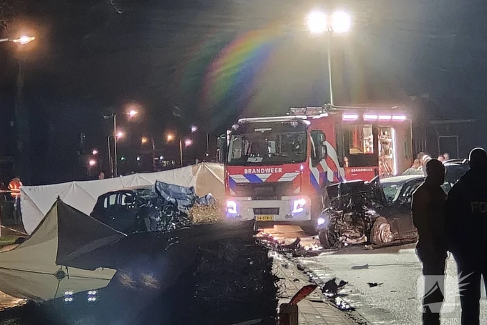 Drie doden bij frontale aanrijding tussen auto's