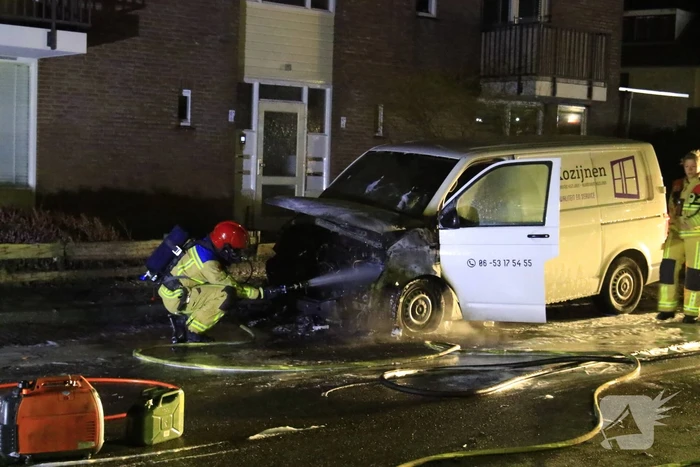 Onderzoek naar vermoedelijke brandstichting bestelbussen