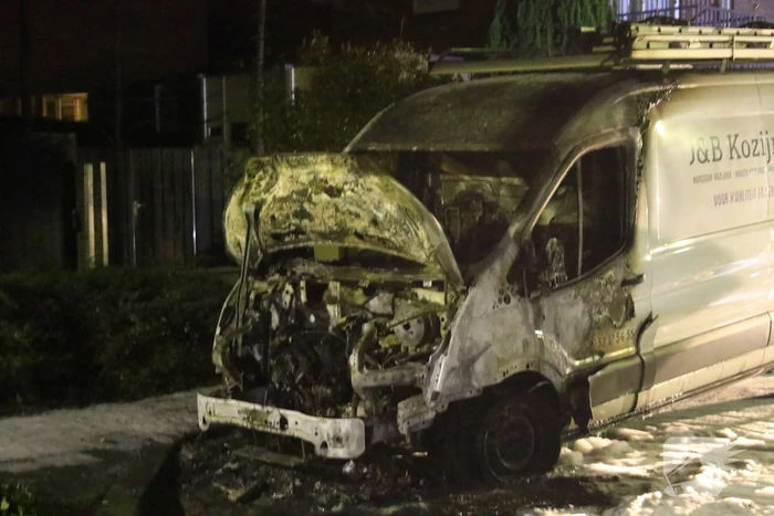 Onderzoek naar vermoedelijke brandstichting bestelbussen