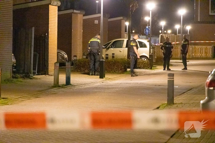Straat afgezet na explosie bij woning