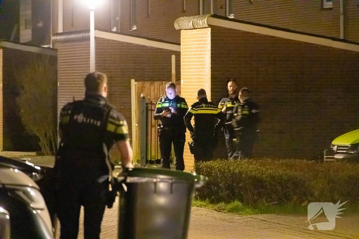 Straat afgezet na explosie bij woning