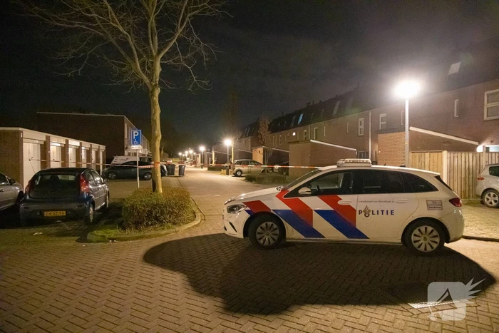 Straat afgezet na explosie bij woning