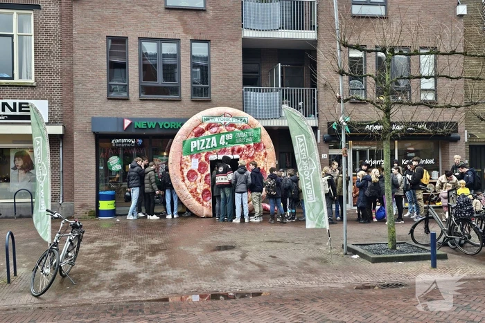 New York Pizza deelt 200 gratis pizza's uit