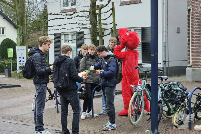 New York Pizza deelt 200 gratis pizza's uit
