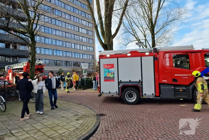 Flatgebouw ontruimd door brand