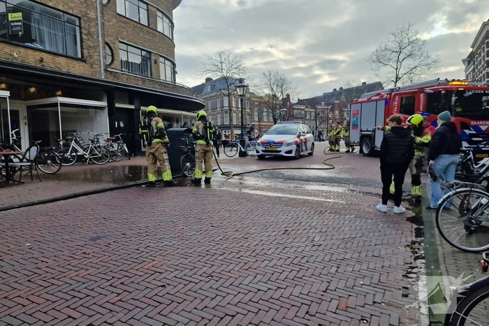 Fietsaccu vliegt al rijdend in brand