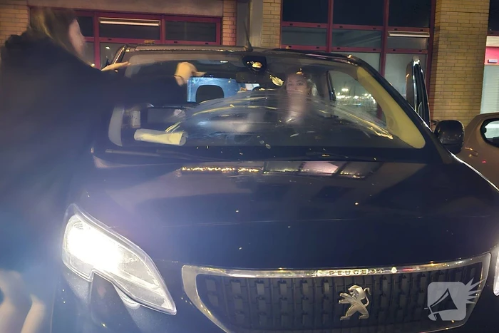 Bewoner besmeurt studentenauto met kibbeling