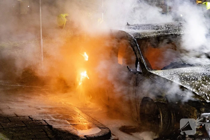 Personenwagen verwoest door brand