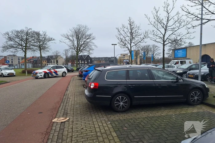 Brandweer ingezet voor rook onder motorkap