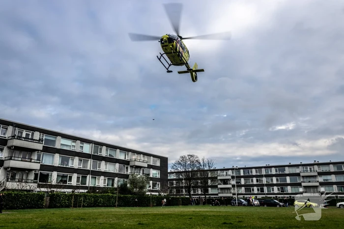 Traumahelikopter landt voor medische noodsituatie