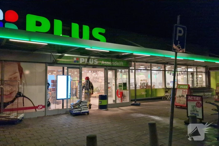 Hulpdiensten ingezet voor damp in supermarkt na springen van leiding