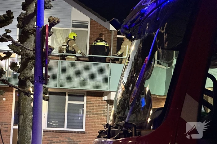 Rookontwikkeling bij brand op eerste verdieping van woning