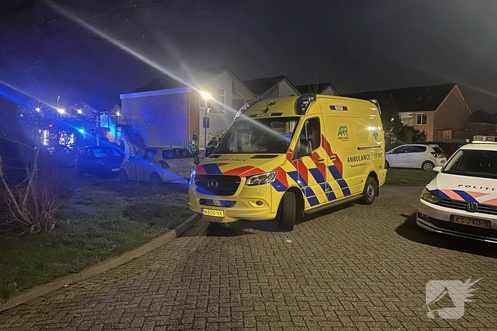 Rookontwikkeling bij brand op eerste verdieping van woning