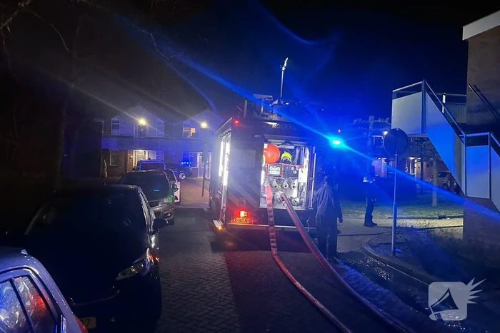 Rookontwikkeling bij brand op eerste verdieping van woning