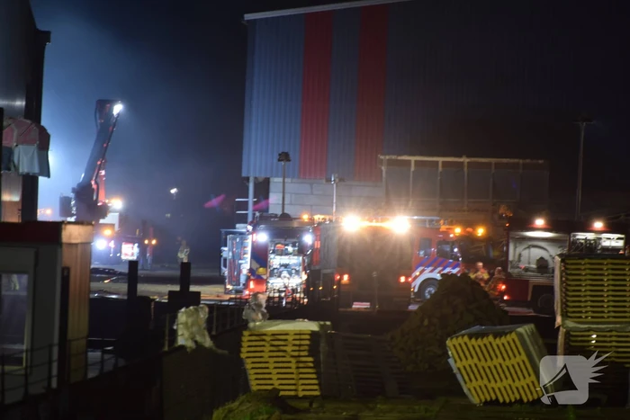 Grote brand in loods met hooi