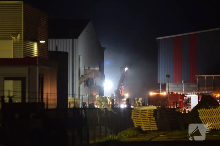 Grote brand in loods met hooi