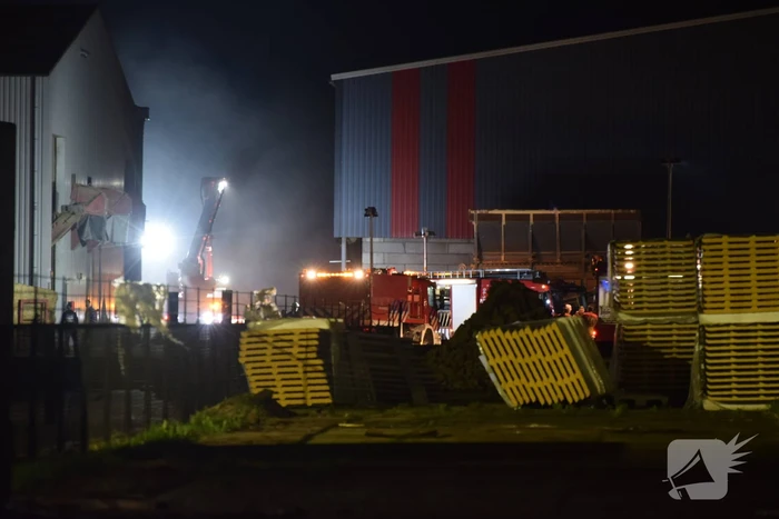 Grote brand in loods met hooi
