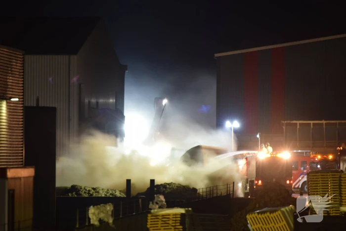 Grote brand in loods met hooi