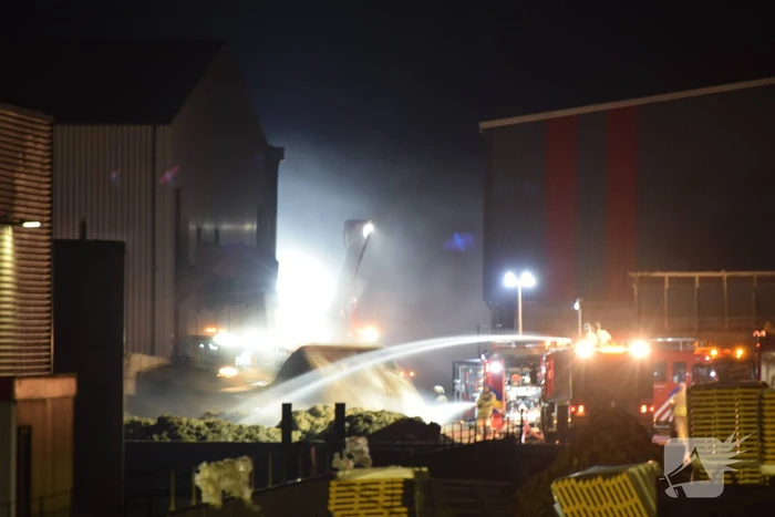 Grote brand in loods met hooi