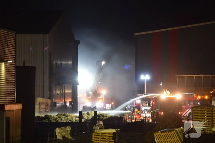 Grote brand in loods met hooi