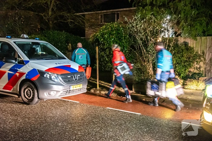 Jongen meldt zich met steekwond bij ouders