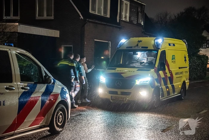 Jongen meldt zich met steekwond bij ouders