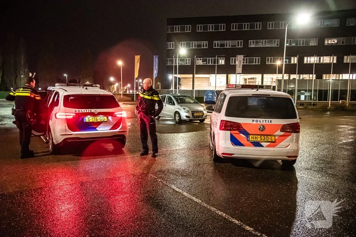Jongen meldt zich met steekwond bij ouders
