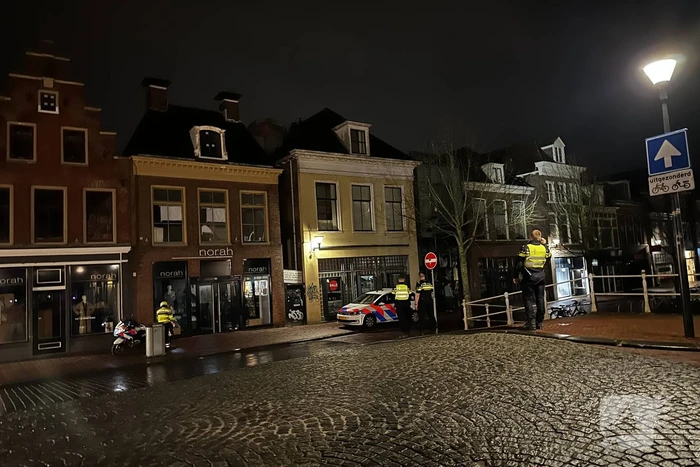 Zoekactie naar persoon op dak van gebouw