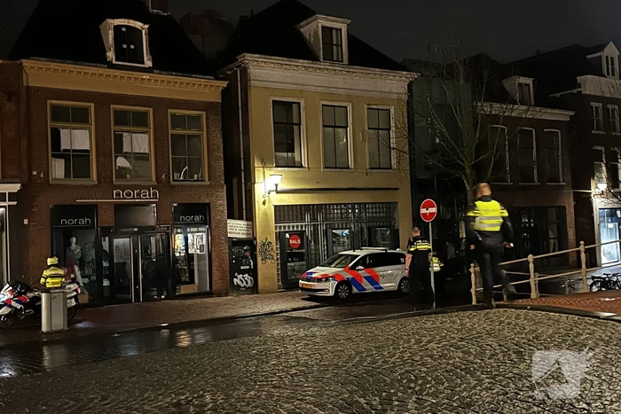 Zoekactie naar persoon op dak van gebouw