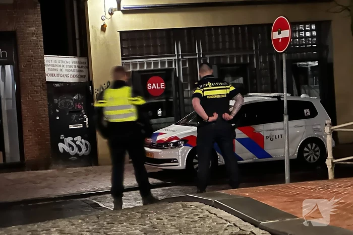 Zoekactie naar persoon op dak van gebouw