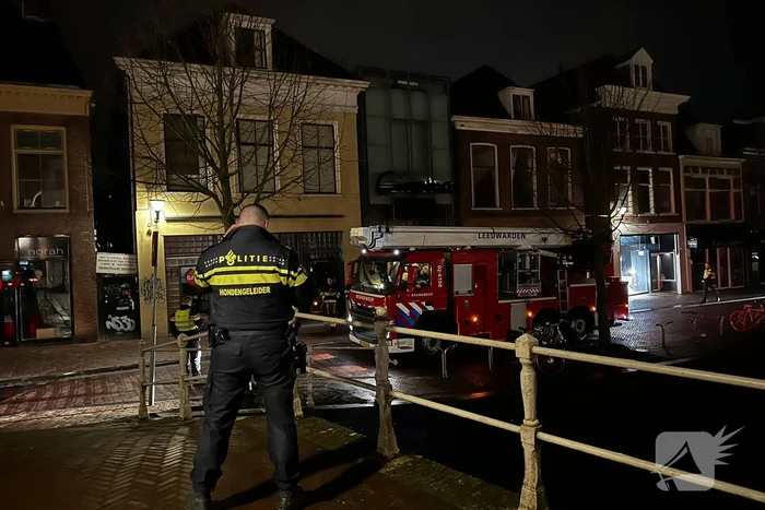 Zoekactie naar persoon op dak van gebouw