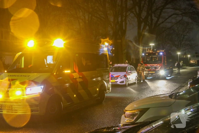 Bewoner en agenten gecontroleerd nadat bewoner onwel geworden is