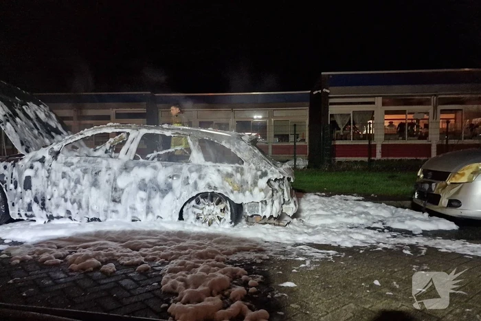 Buitenlandse Audi door brand verwoest