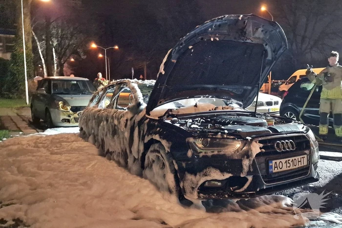 Buitenlandse Audi door brand verwoest