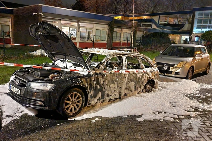 Buitenlandse Audi door brand verwoest