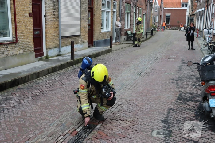 Brandweer verricht metingen naar gaslucht