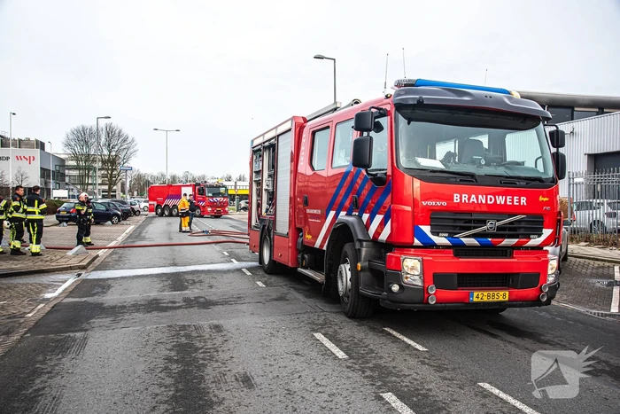 Lading van vuilniswagen vat vlam