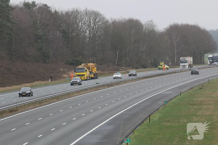 Mobiele kraan weggesleept na mogelijke brand