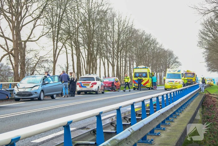 Drie gewonden bij ongeval tussen meerdere voertuigen
