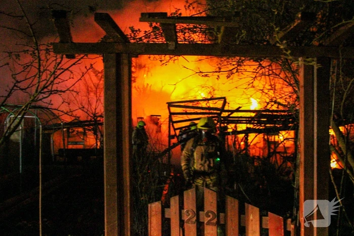 Brandweer ingezet voor uitslaande brand in tuinhuis